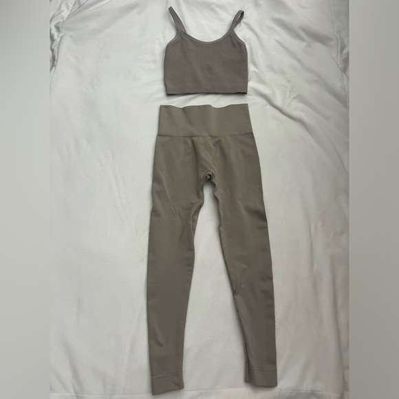 Set Active Activewear Set - Sand Color - Picture 3 of 4